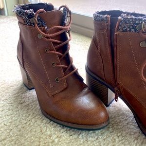 White mountain boots 🥾 camel color a